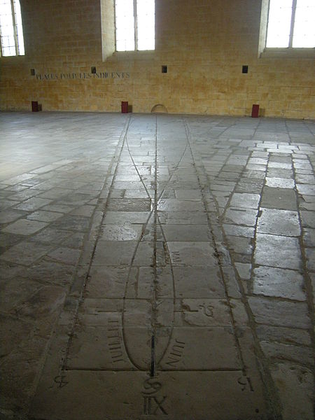 File:Htel-Dieu de Tonnerre (France) - 2.JPG